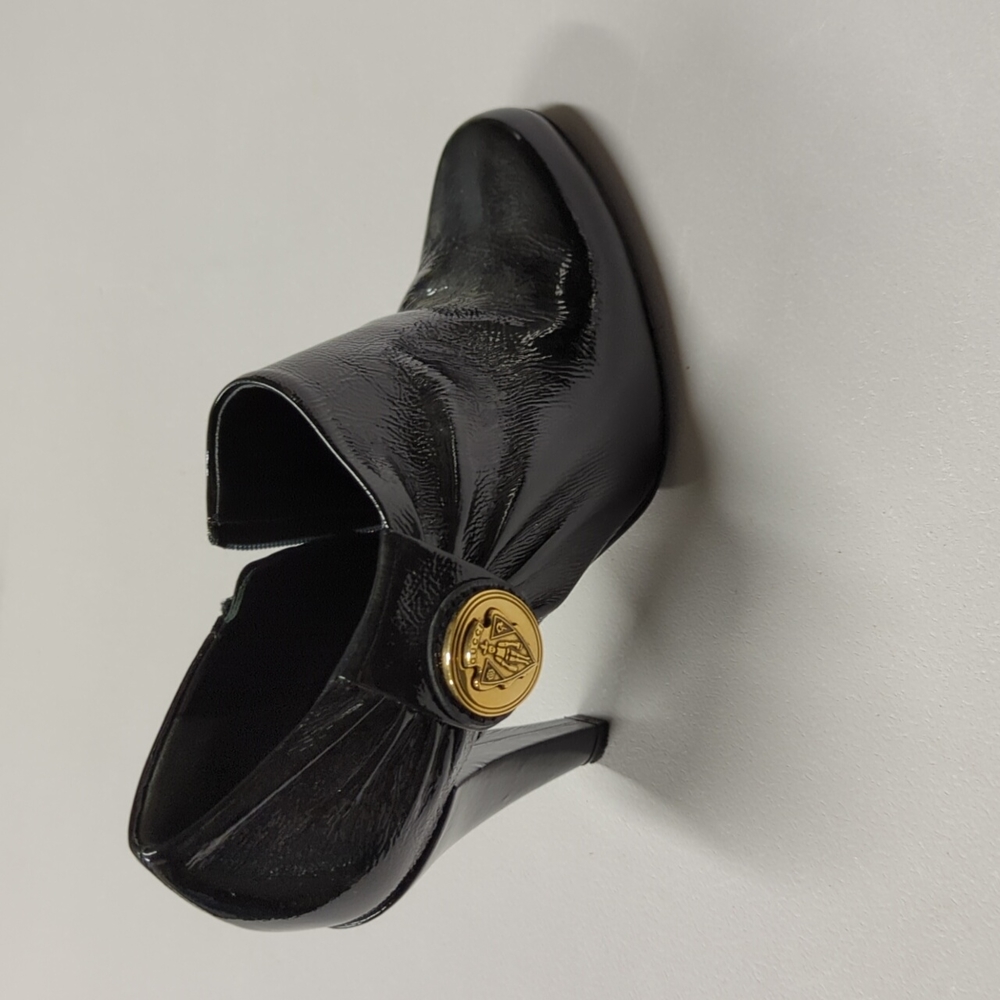 Women Gucci pumps